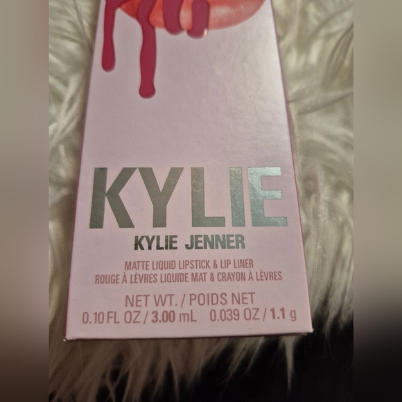 Kylie Matte Liquid Lipstick & Lipliner Set (Kylie Matte 100 Poise K Matte) - Picture 5 of 7